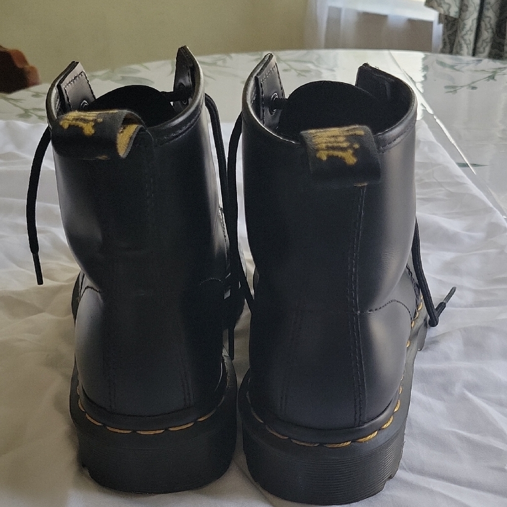 Dr. Martens Black Leather Boots 101 BEX Size 8. - Picture 3 of 7